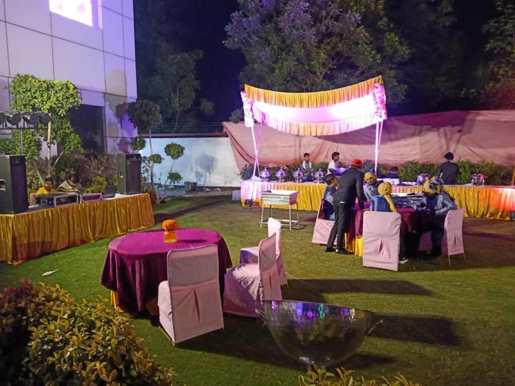 Hotel Sourav Park Inn Agra Agra  Exterior photo